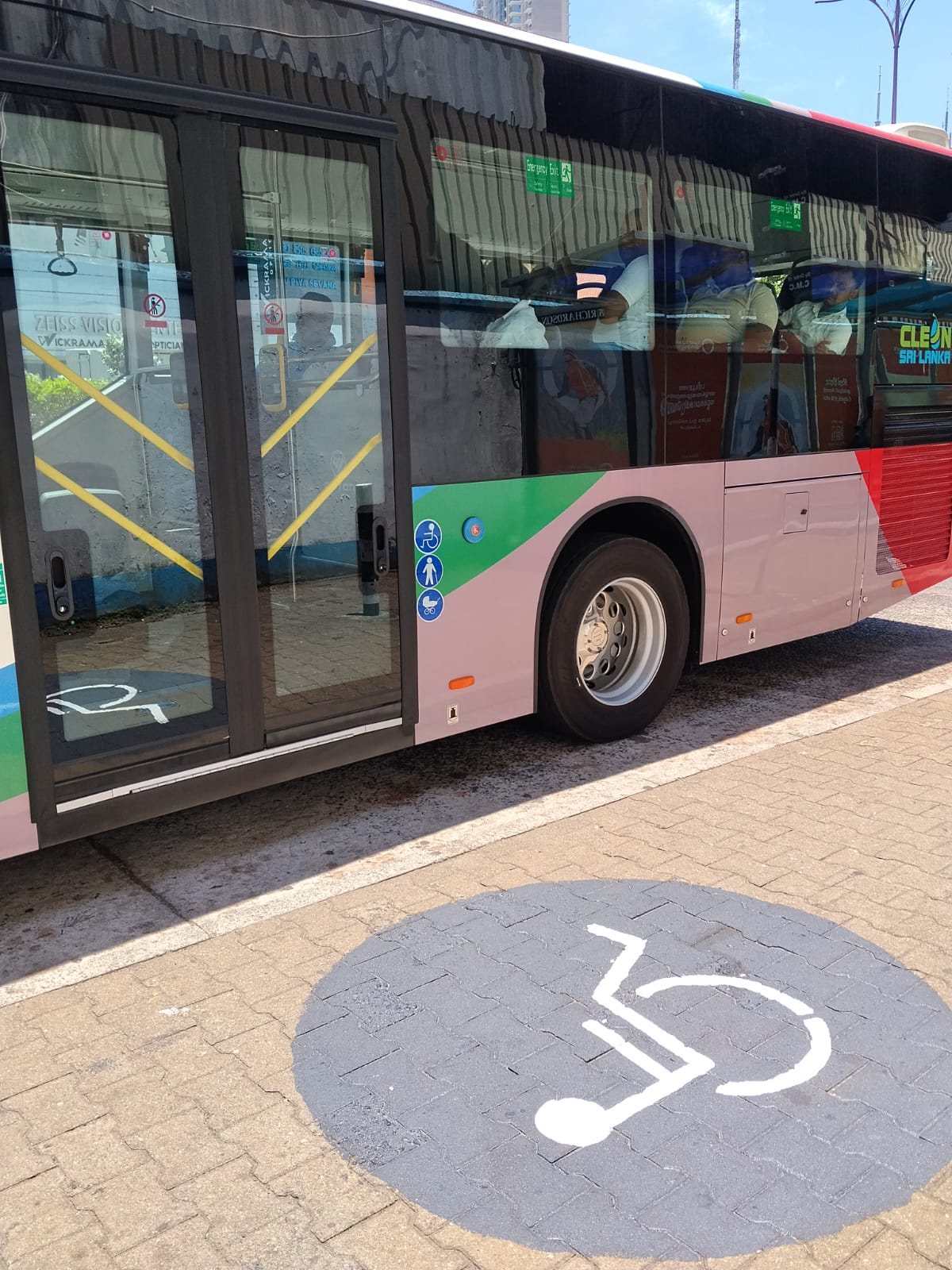 Metro Bus gallery image 5