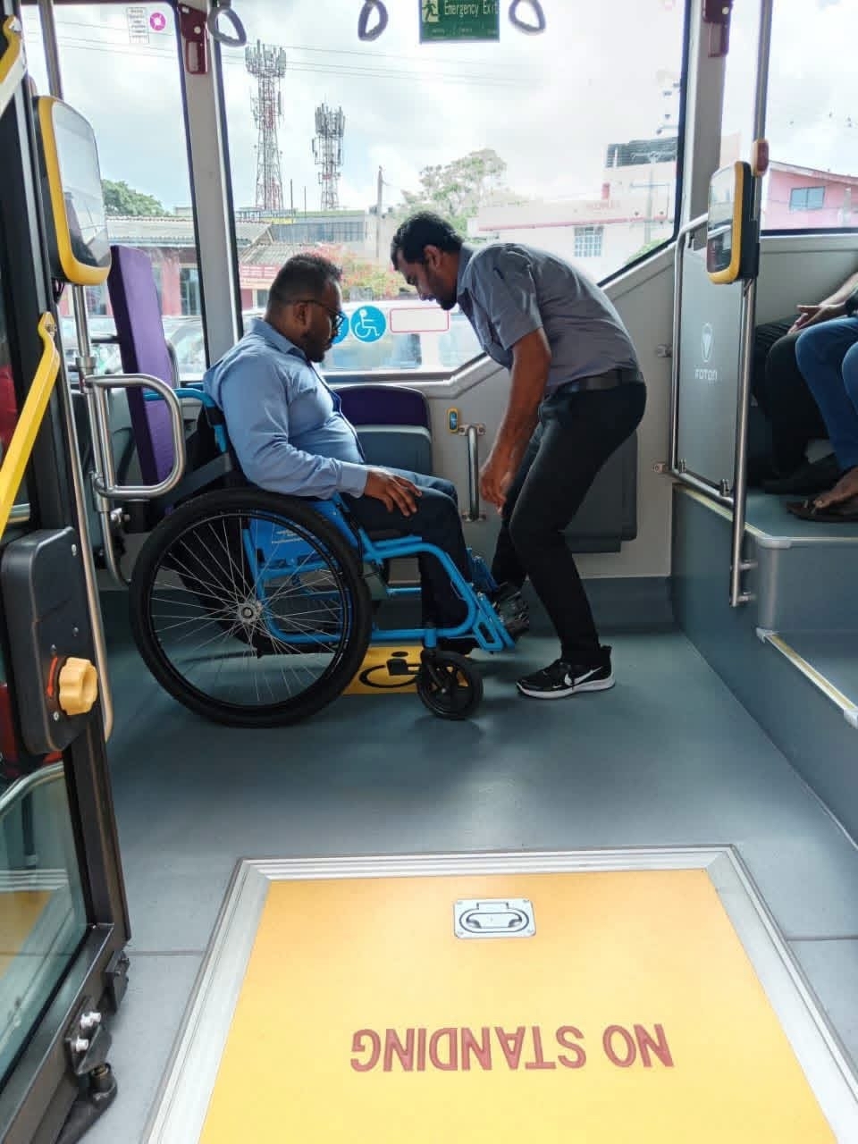 Metro Bus gallery image 8